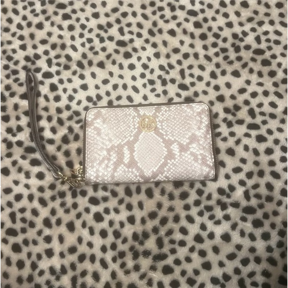 Micheal Kors Wristlet